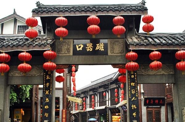 可爱小猫向上跳